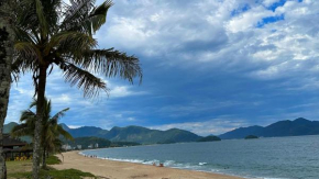 Apto com Wi-Fi, churrasq e quintal a 900m do mar